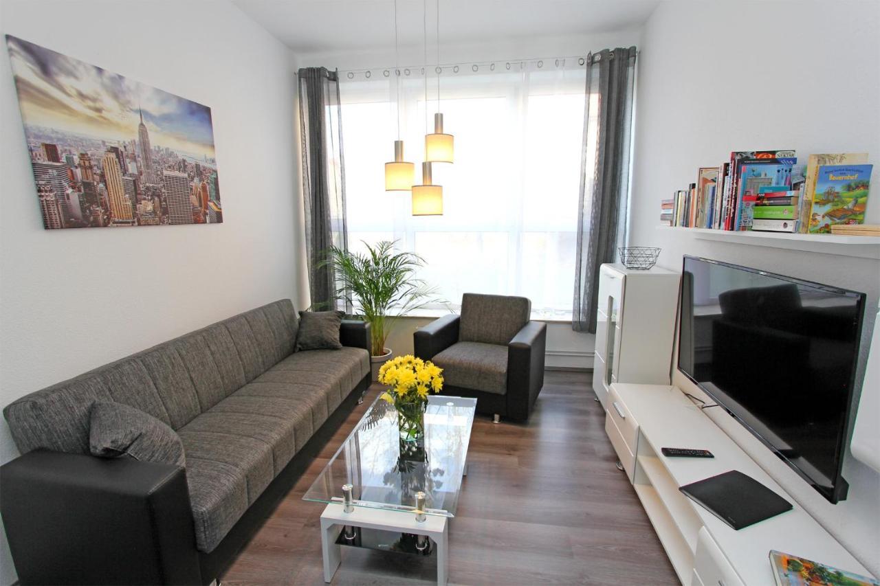 Ferienwohnung Mit 3 Schlafraeumen Neubrandenburg Esterno foto