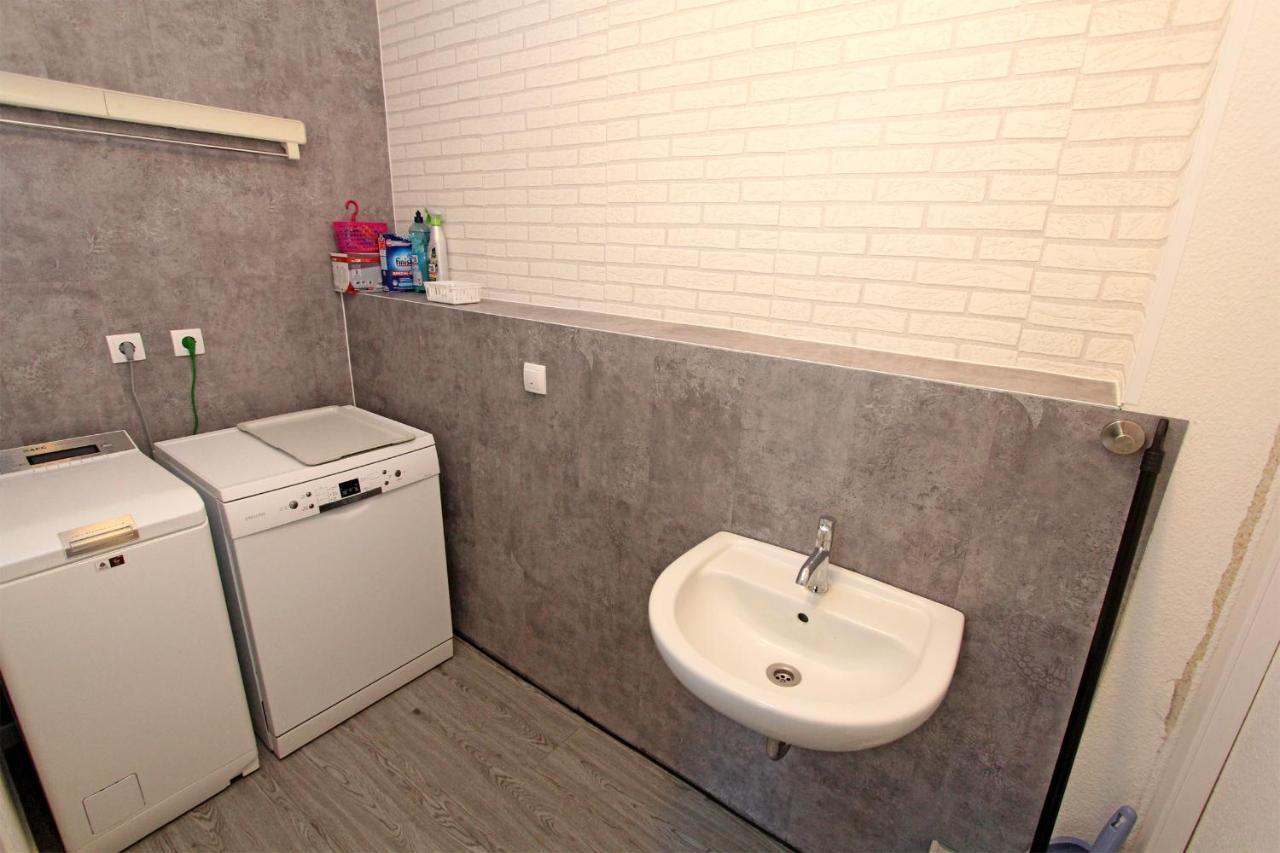 Ferienwohnung Mit 3 Schlafraeumen Neubrandenburg Esterno foto